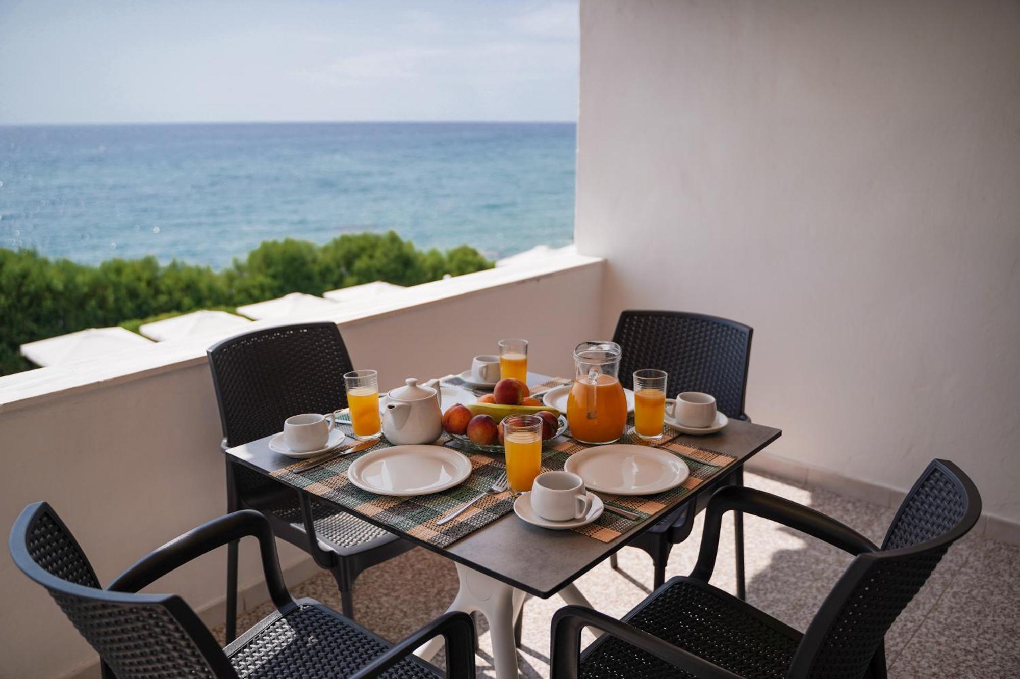 Kostas Beach Apartments Агиос-Гордиос Экстерьер фото